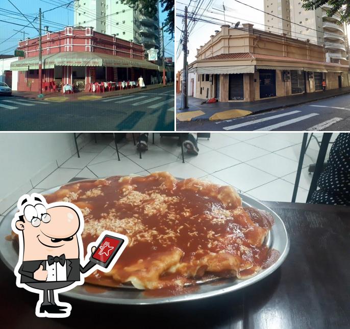 Entre diferentes coisas, exterior e comida podem ser encontrados no Boi Bom