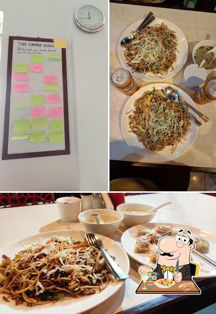 Pad thai at Munch Cafe