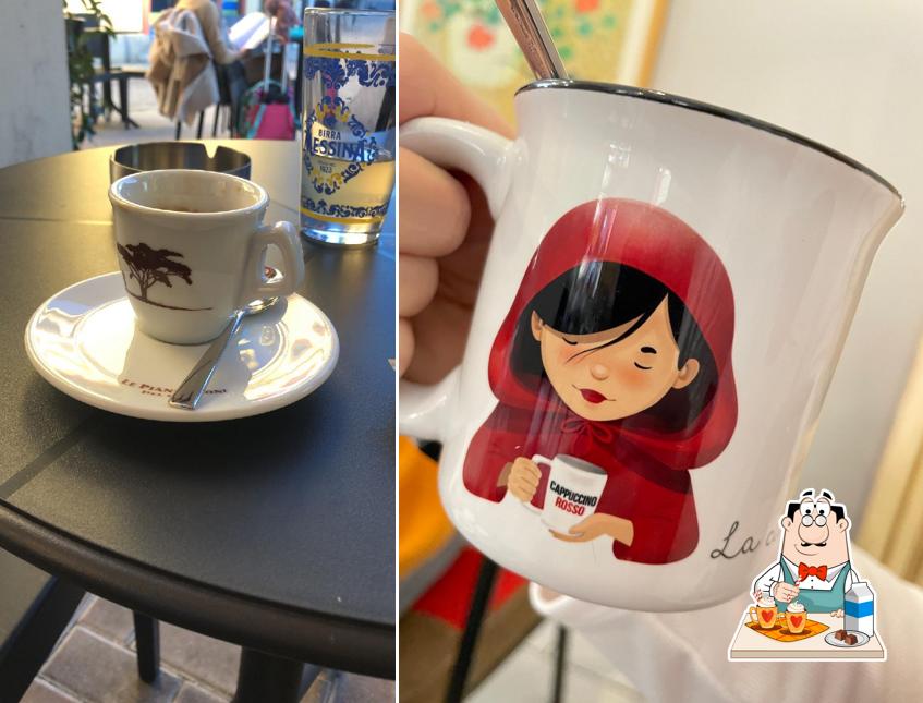 Goditi qualcosa da bere a Cappuccino Rosso