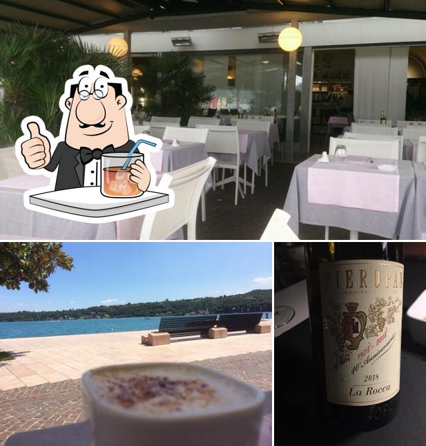 La bevanda e interni del ristorante