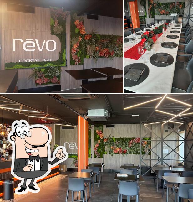 Gli interni di REVO cocktail bar