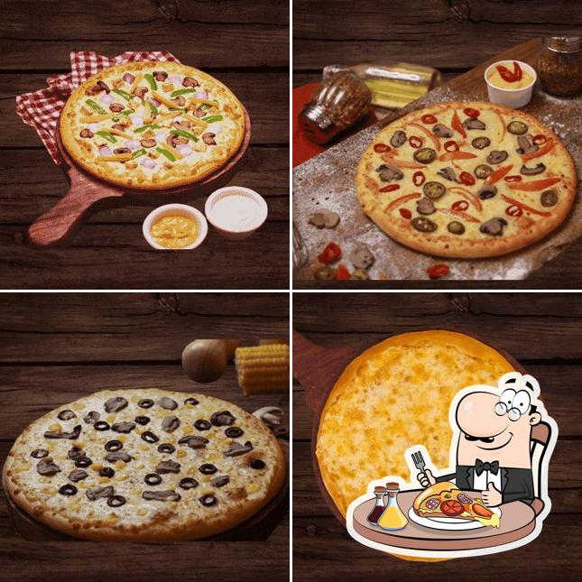 Pick pizza at La Pino'z Pizza - Vastrapur Lake, Ahmedabad