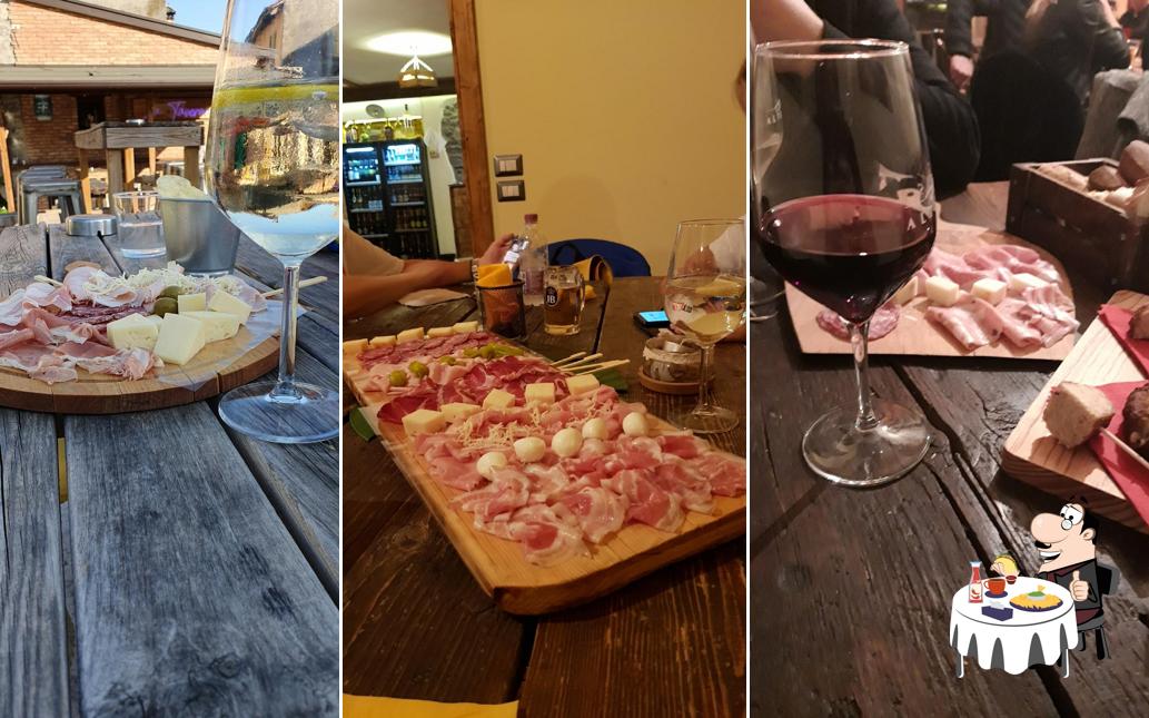 Piatto di formaggi al Tortuga Cocktail Bar