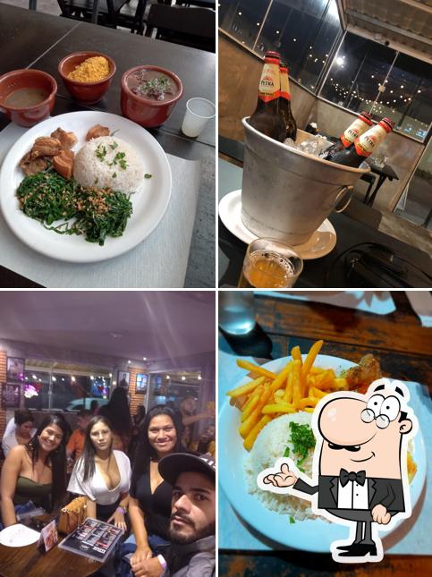 A foto da interior e comida no Favela City