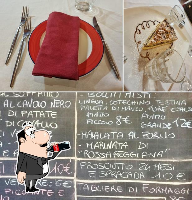 Dai un’occhiata alla immagine che mostra la bevanda e lavagna di Osteria Chilometro Zero