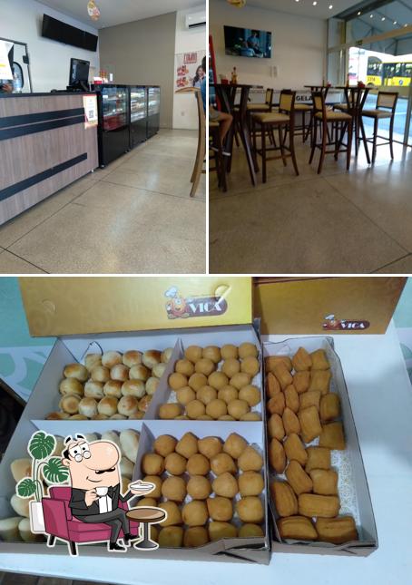 O Vica Salgados Massas e Doces se destaca pelo interior e comida