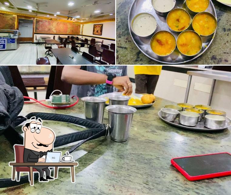 Saravana Hotel is distinguished by interior and food