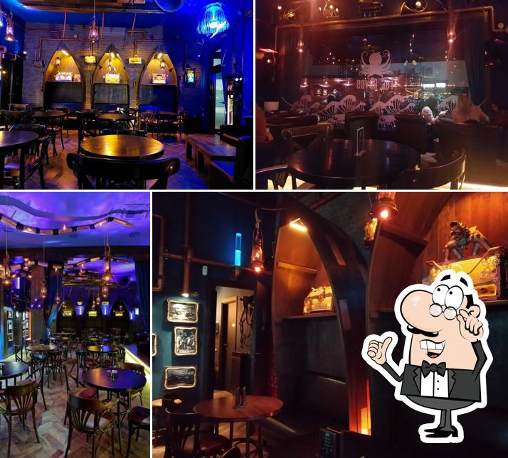 Dai un'occhiata agli interni di The Abyss Pub