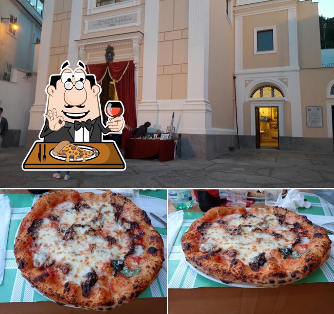 A Napul' E' Di Falanga Carmine, puoi provare una bella pizza