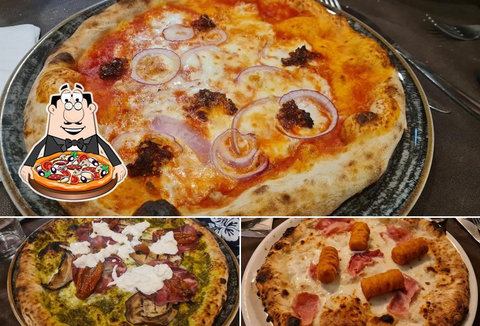 Scegli una pizza a Plebiscito 77 Restourant