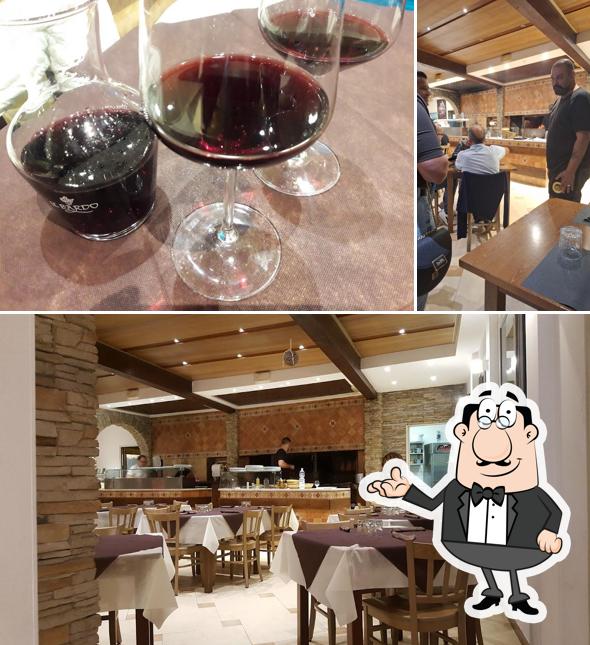 Guarda la foto che raffigura la interni e vino di Ristorante Tramonti