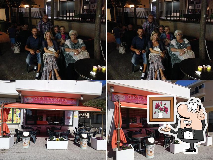 Siediti a un tavolo di Gelateria MR ICE