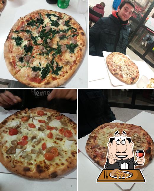 Scegli tra le molte varianti di pizza