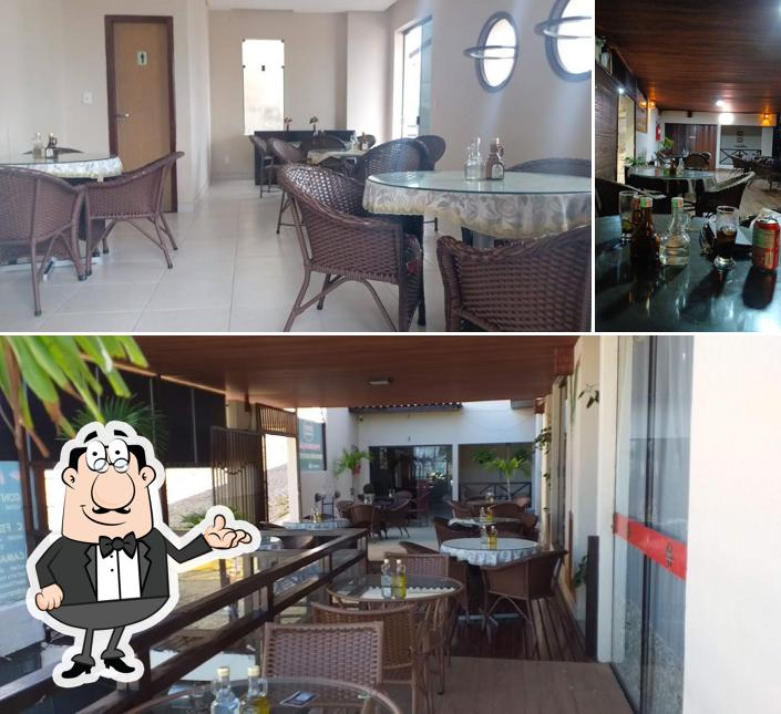 Sente em uma das mesas no Espetu's Restaurante e Petiscaria