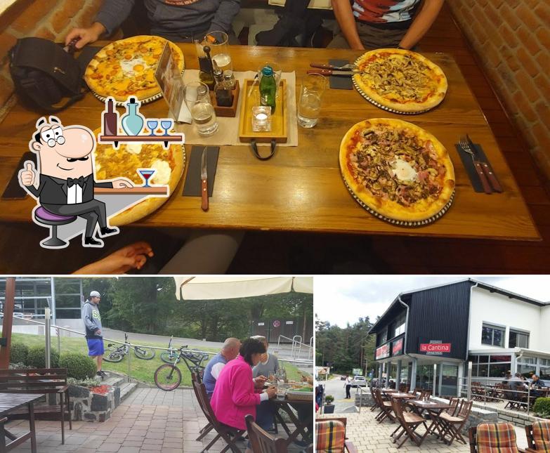 Siediti a un tavolo di La Cantina