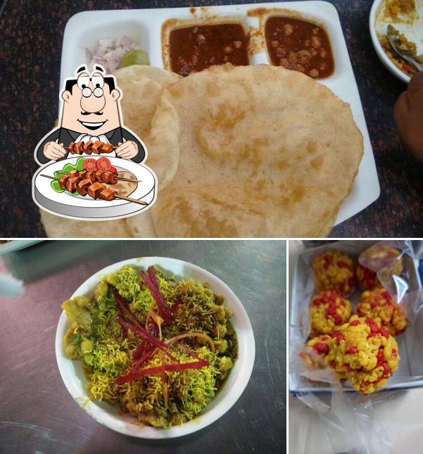 Food at Agra Mithaiwala