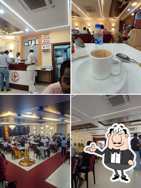 The photo of New Indian Coffee House Rewa’s interior and food