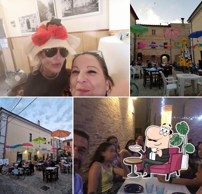 Siediti a un tavolo di Bar Pizzeria Ristorante Del Corso