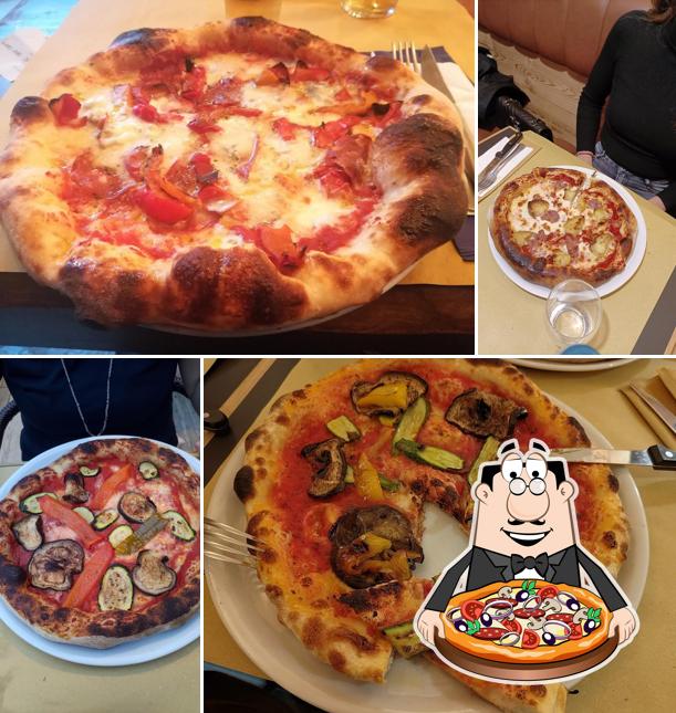 Scegli una pizza a Osteria Poi ti Dico