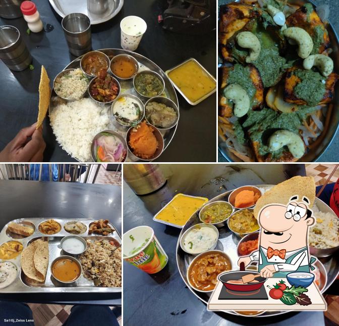 Chicken curry at Hotel Maa Durga Bhaban