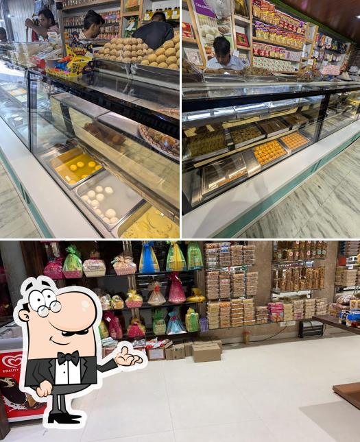 Check out how MAANJEE BIKANER SWEET looks inside