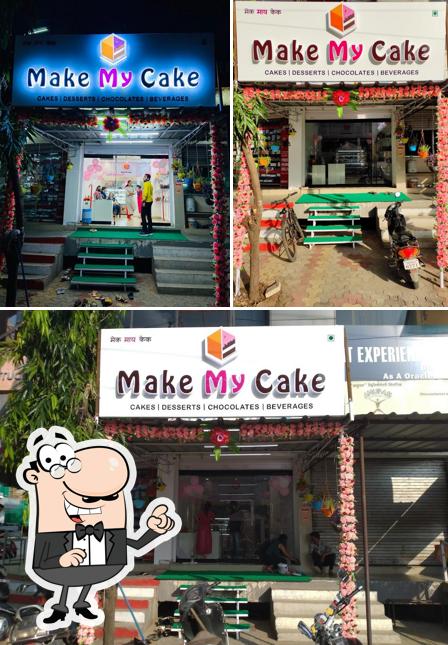 The exterior of Make My Cake & Flower Aura