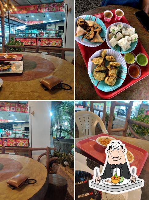 Food at Vinayak Vadapav