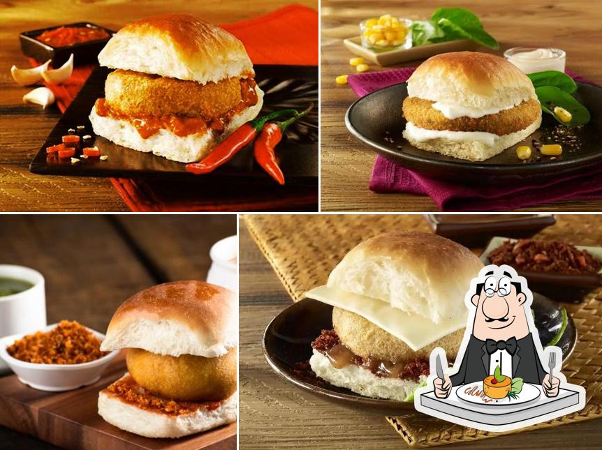 Vada pav at GOLI VADA PAV NO-1