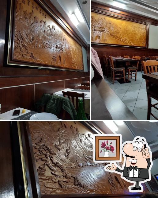 Siediti a un tavolo di Ristorante Cinese Pechino