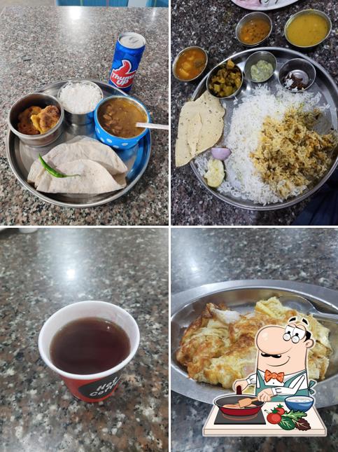 Chicken curry at Hotel Brahmaputra, New Gatanga East Division, Amoni