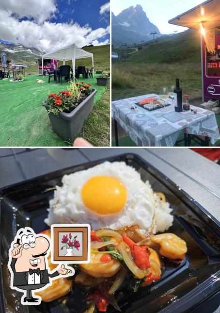 Dai un’occhiata alla foto che mostra la interni e cibo di Orienthai Taste