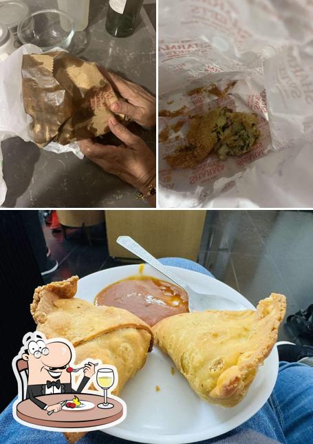 Food at College Road Samose Wala
