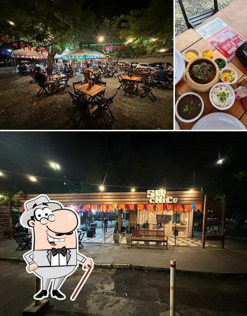 Dê uma olhada a foto mostrando exterior e comida no Boteco Seo Chico