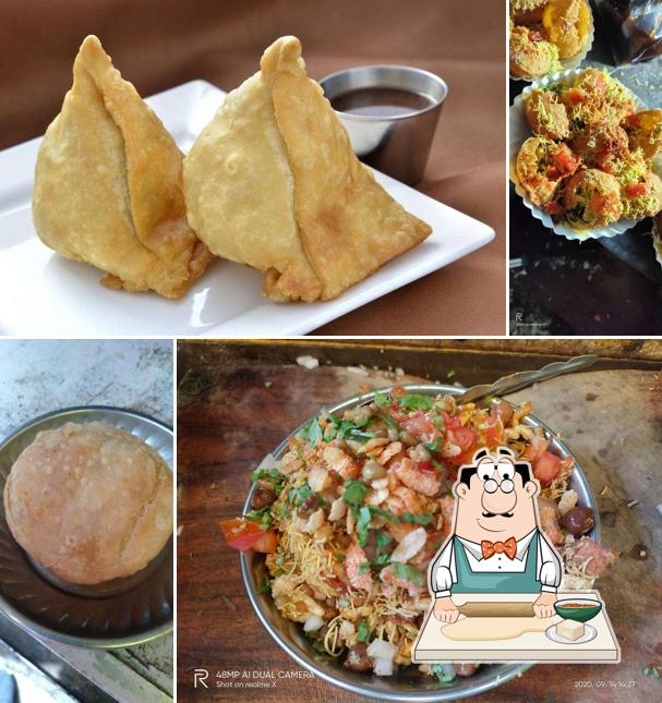 Samosa at Sainath Chat centre