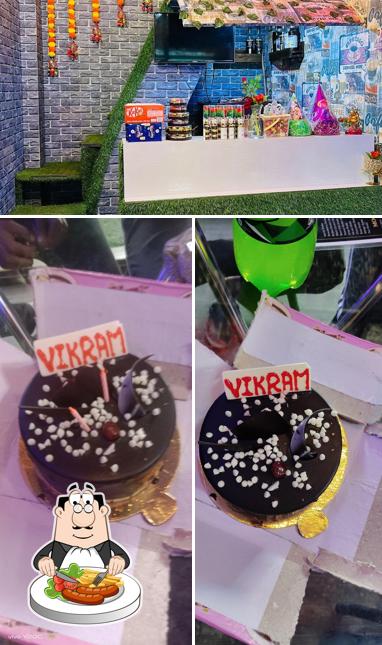 Among various things one can find food and interior at Sky light food zone : Best Cafe In Sikar