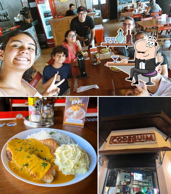 O interior do Codeguim Bar
