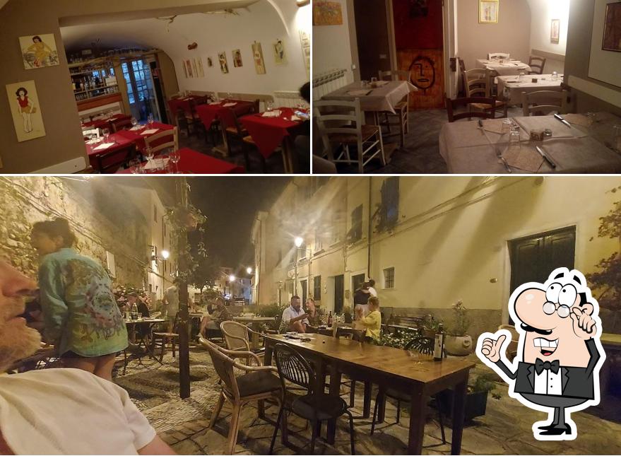 Siediti a un tavolo di Locanda Ameglia Alta
