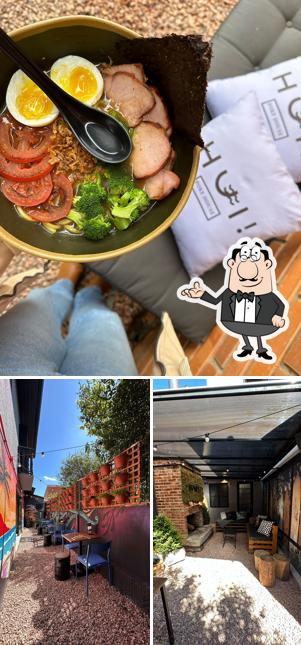 Sente em uma das mesas no Hui! Poke House