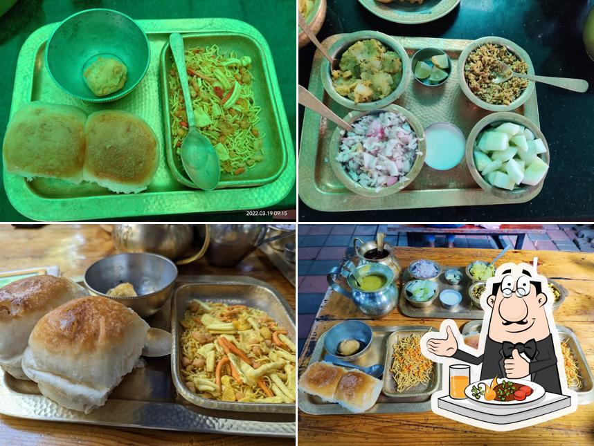 Meals at Shrimant Misal Aani Barech Kahi, Abhimaanshri