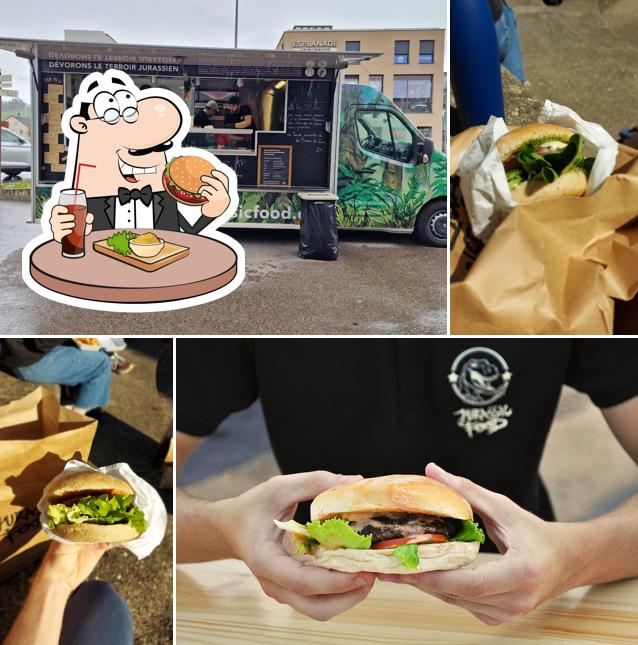 Ordina un hamburger a Jurassic Food