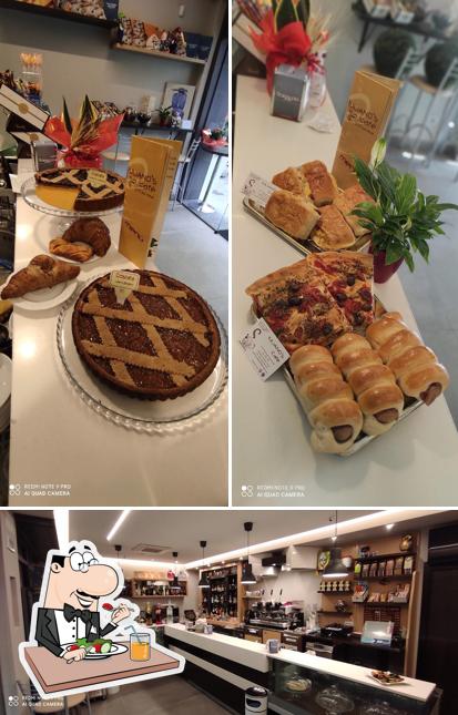 Tra le varie cose da Iuliano's Cafè si possono trovare la cibo e interni