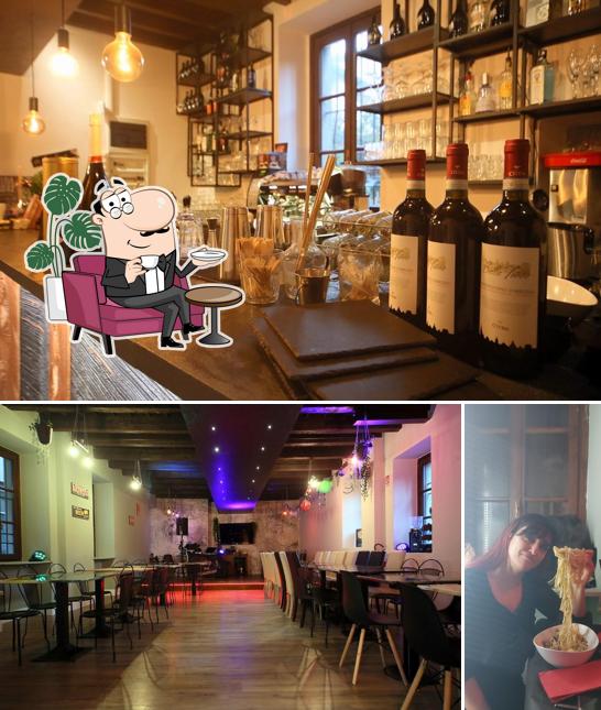 La immagine della interni e cibo di Bar Giulini