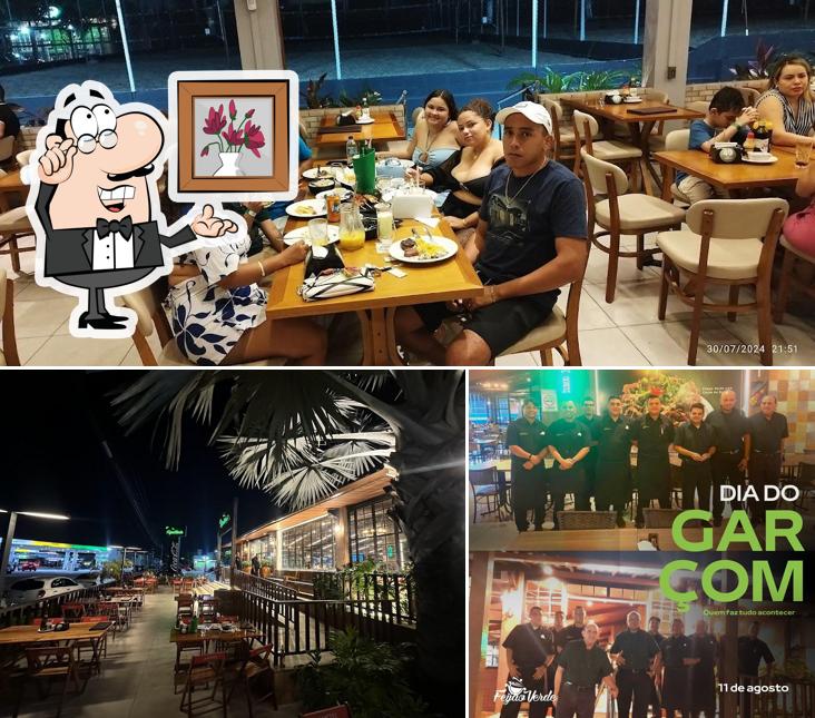 Sente em uma das mesas no Feijão Verde Eusébio