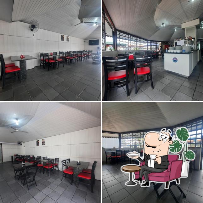 O interior do Restaurante Turma do Chapéu Centro