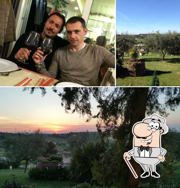 La foto della esterno e bancone da bar di I Crinali