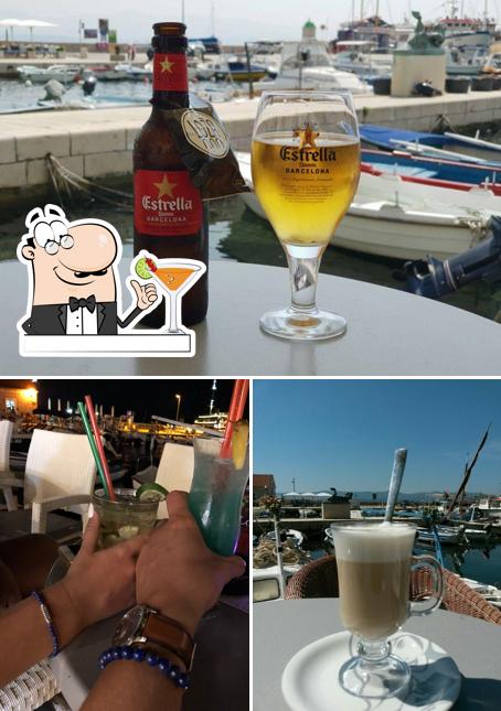 Goditi un drink dal menu