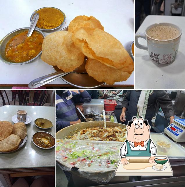 Samosa at Haji Tea Point Shahi Tukda Dessert Zone