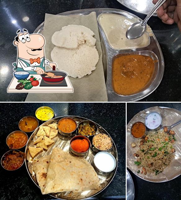 Chicken curry at Sri Satya Vasavi Family Restaurant