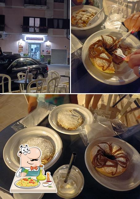 La immagine di cibo e esterno da Yougurteria del Porto