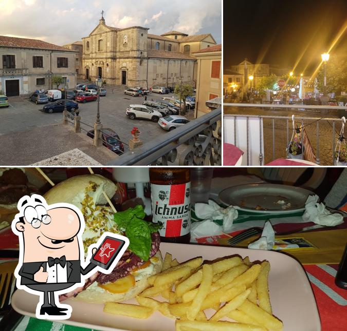 Guarda la foto che mostra la esterno e cibo di Wanderlust Café Squillace
